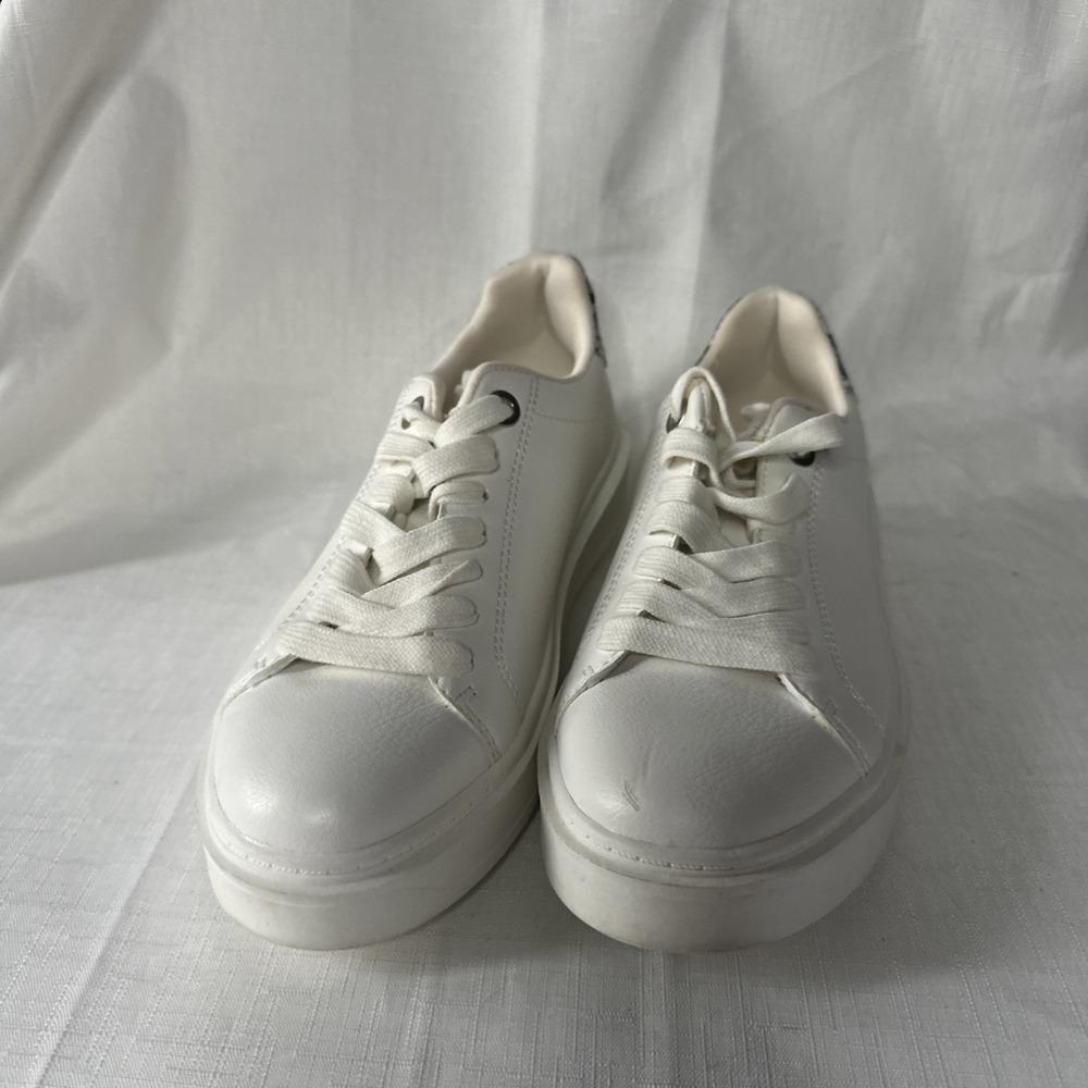 Women's Steve Madden Catcher White‎ Sneaker Size 7.5 M NWOB